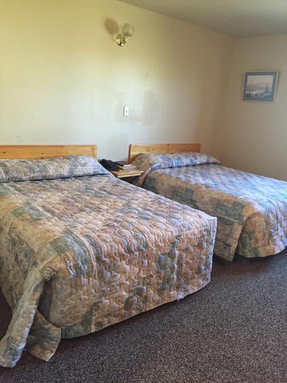 Meadow Lake Wakiki Motel & Lounge الغرفة الصورة
