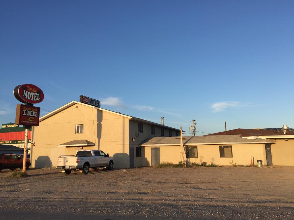 Meadow Lake Wakiki Motel & Lounge المظهر الخارجي الصورة